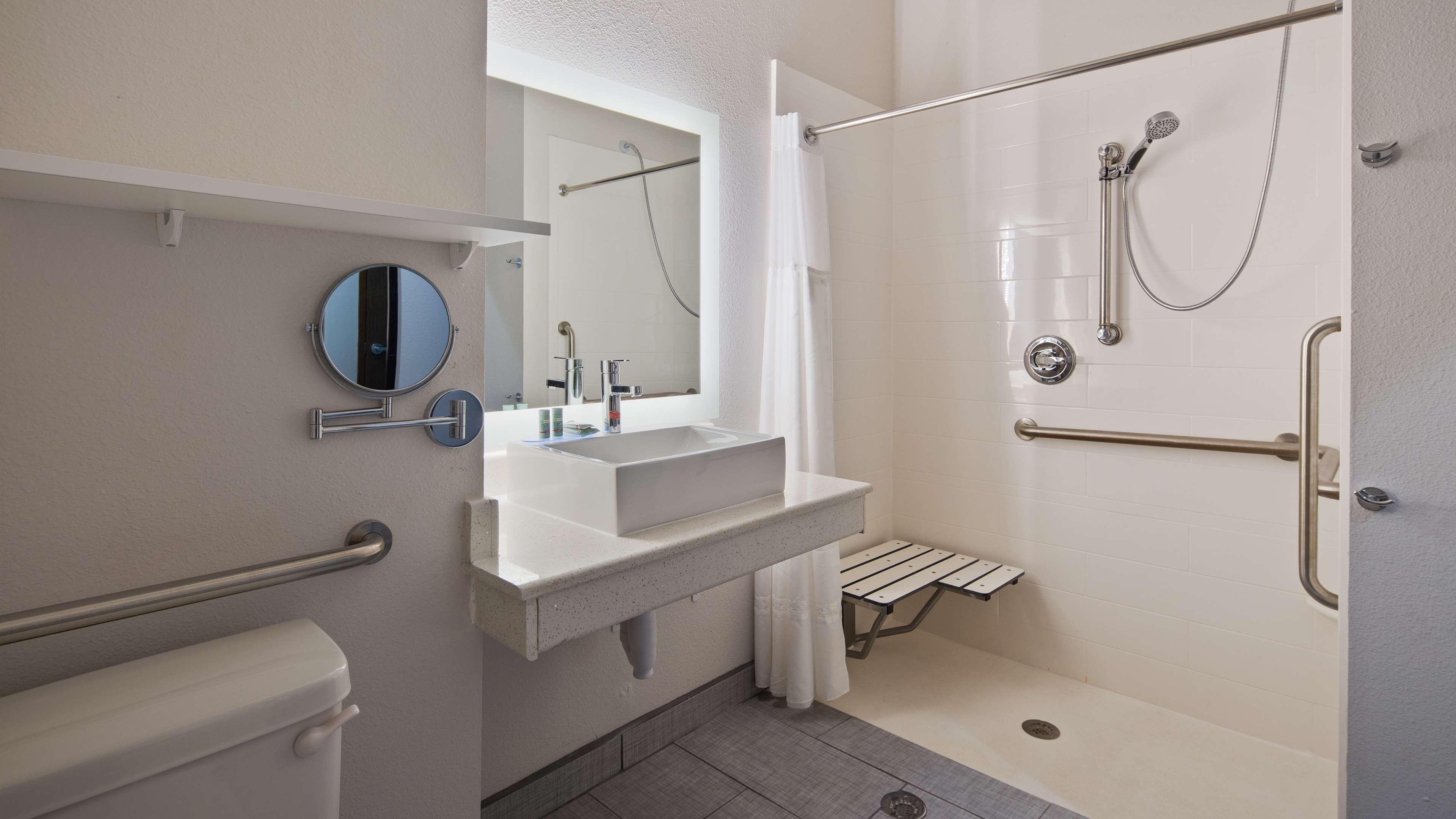 Best Western Green Oaks Inn La Vernia Екстериор снимка