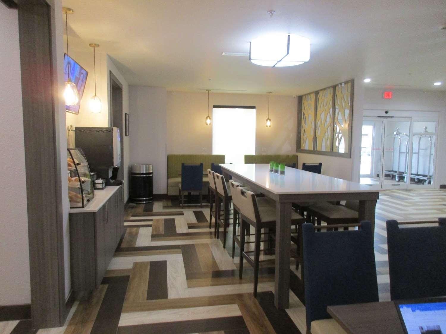 Best Western Green Oaks Inn La Vernia Екстериор снимка
