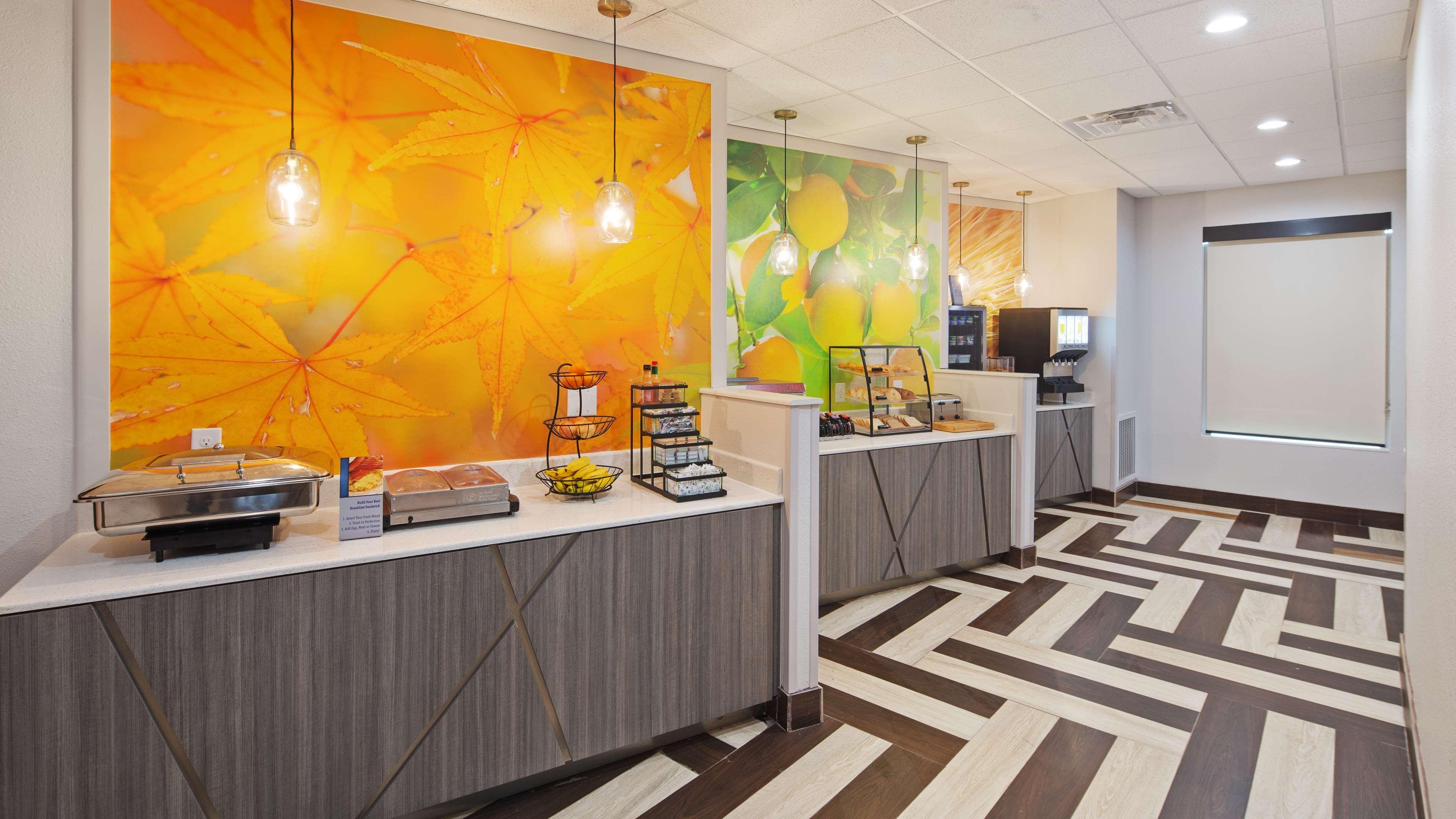 Best Western Green Oaks Inn La Vernia Екстериор снимка