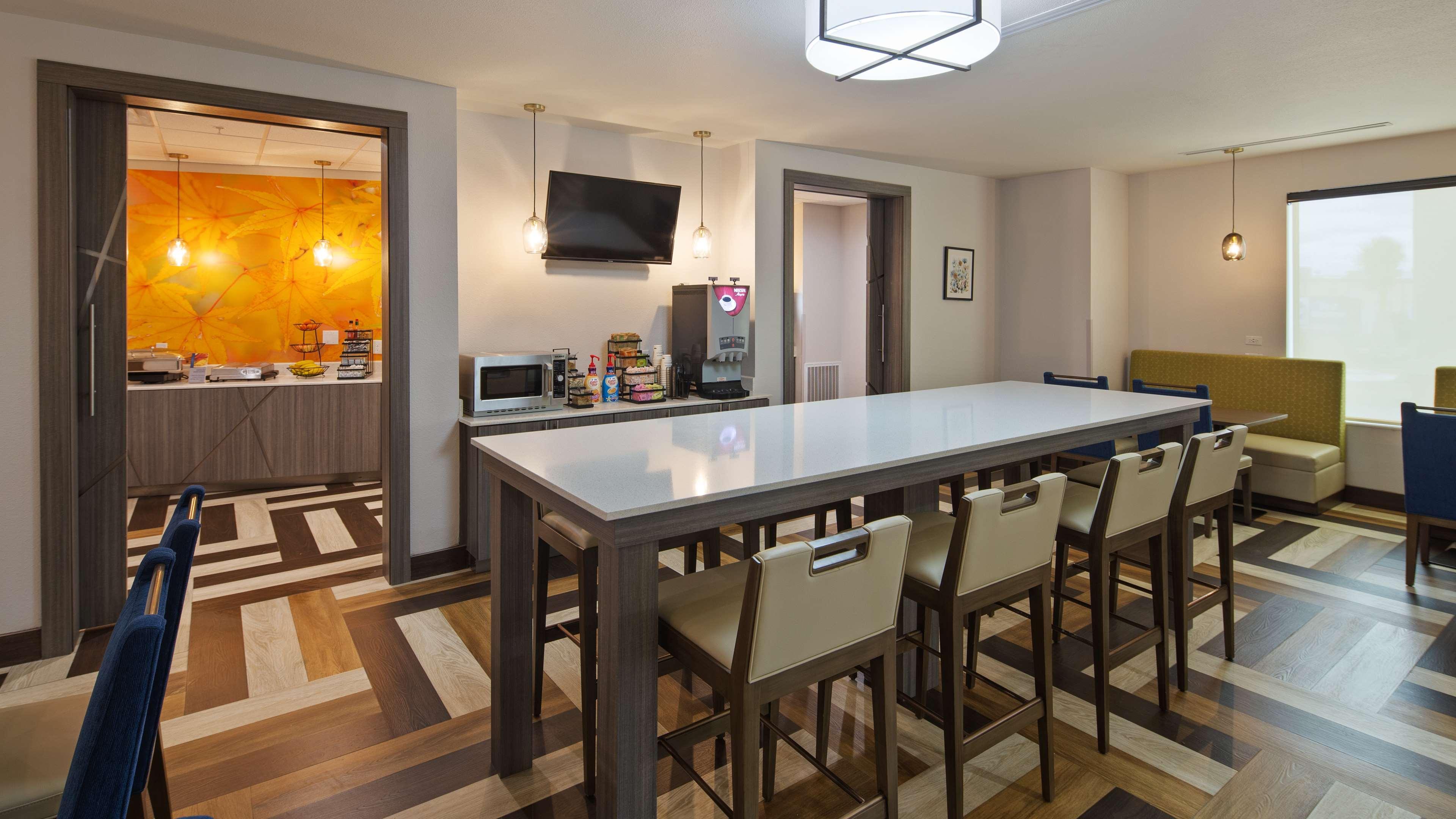 Best Western Green Oaks Inn La Vernia Екстериор снимка